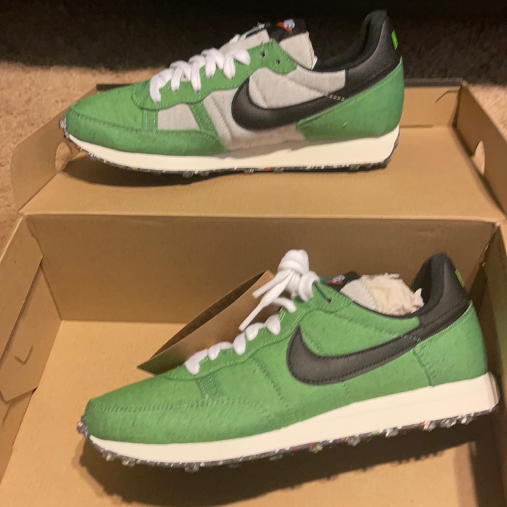 Brand New, Never worn, Nike Challenger OG size 6 men’s or 7.5 women’s